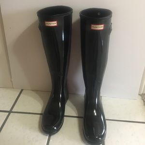 Hunter Original refined gloss boots in black.
